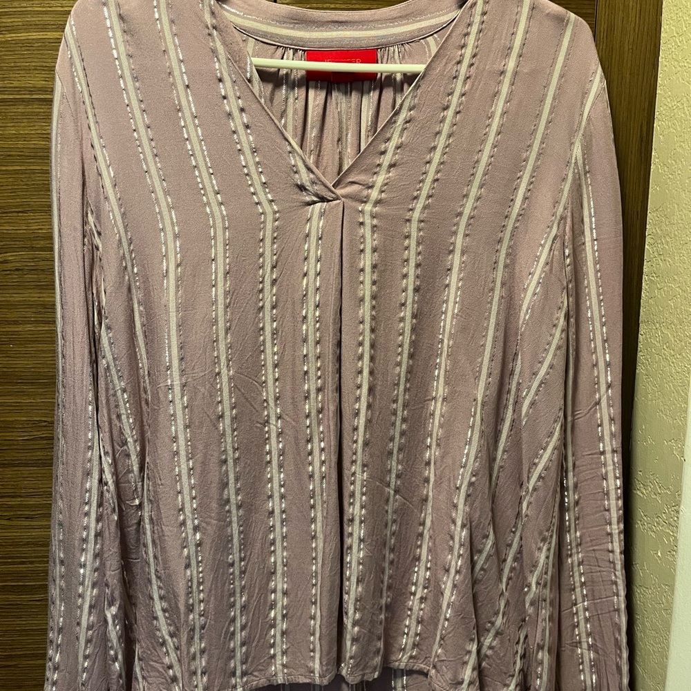 Jennifer Lopez White and Purple Ribbed Blouse